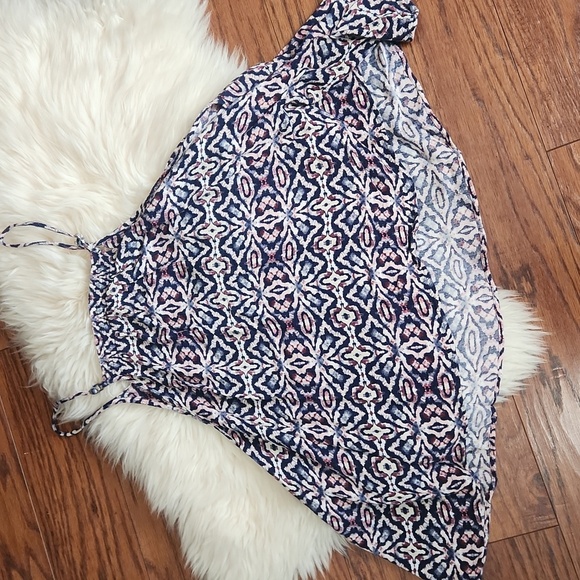 Aeropostle Abstract Pattern Swing Tabk Top - Picture 3 of 3